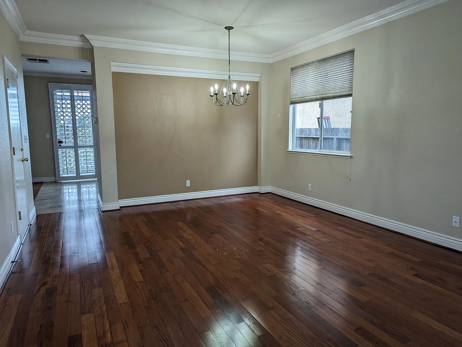 4 bed, 2.5 bath, 1722 sqft, $4,400 — Photo 2