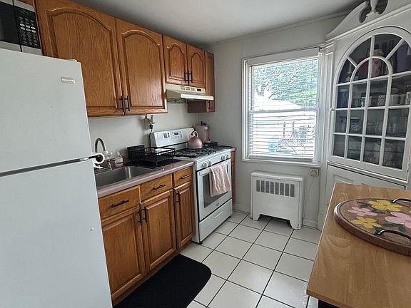 2nd image of 56A Hastings Ave #A