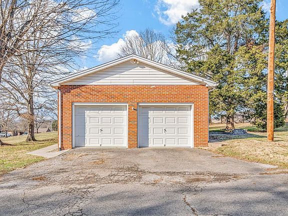 5th image of 914 E Beaver Creek Dr