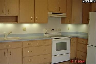 3rd image of 440 Crossbrook Dr
