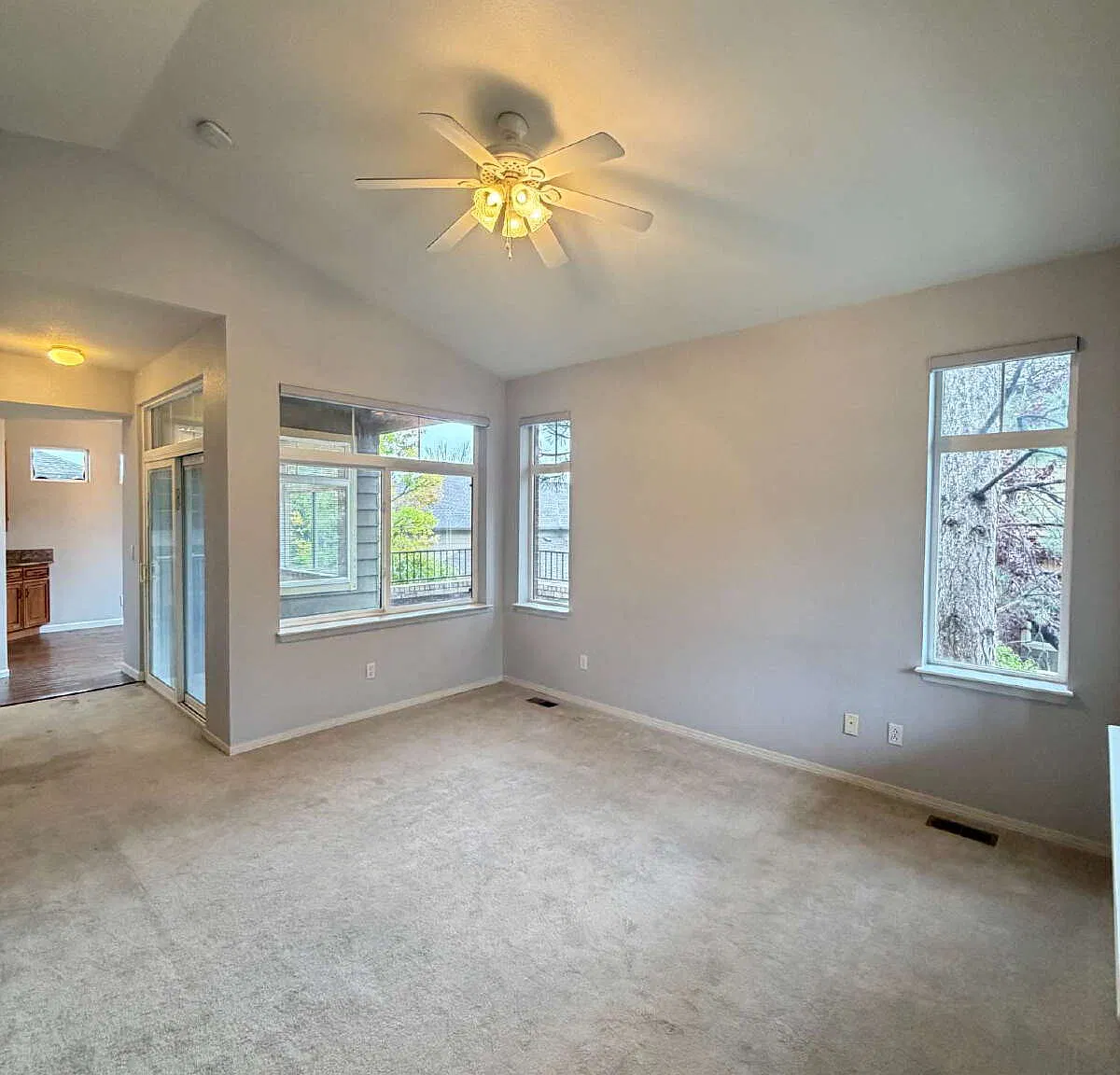 3 bed, 2.5 bath, 1629 sqft, $2,800 — Photo 3