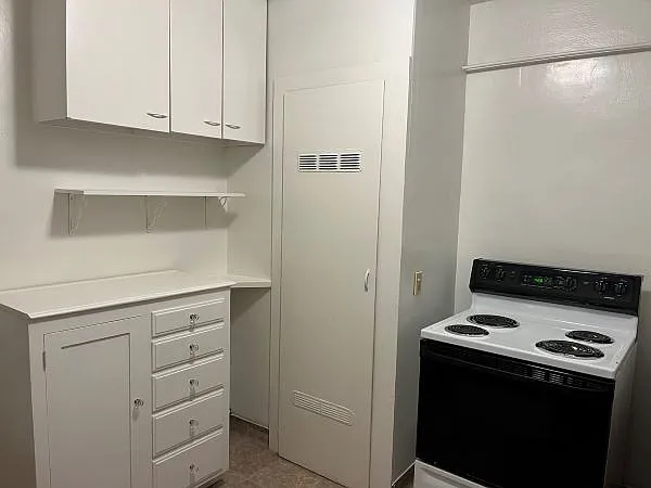 Kitchen - 833 E Home Ave
