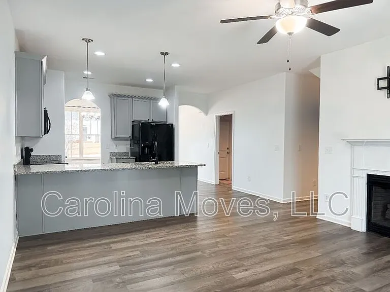 39 Mossycup Rd — Photo 2