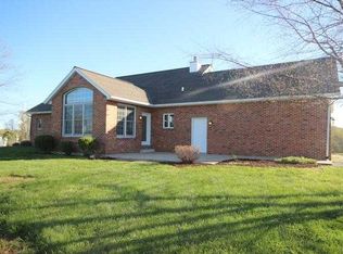 6950 Triple Lakes Ln, Millstadt, IL 62260