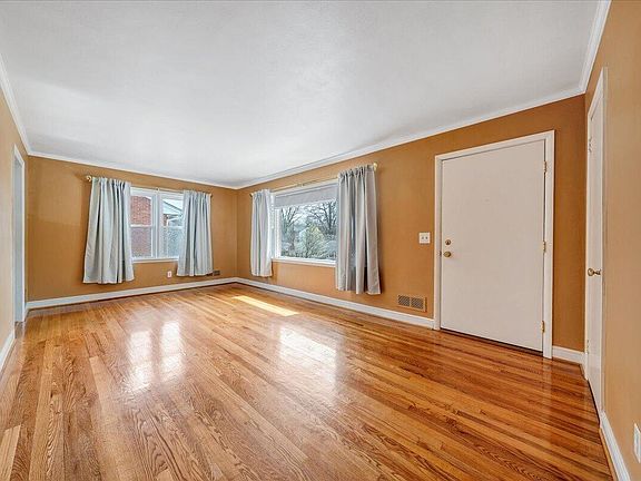 4th image of 3231 Fleetwood Ave