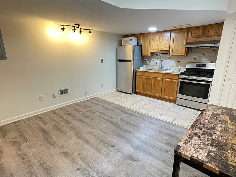 1109 Rockland Ave #1L — Photo 13