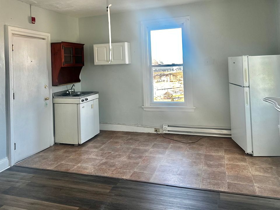 2nd image of 16 Laurel Hill Ave #5