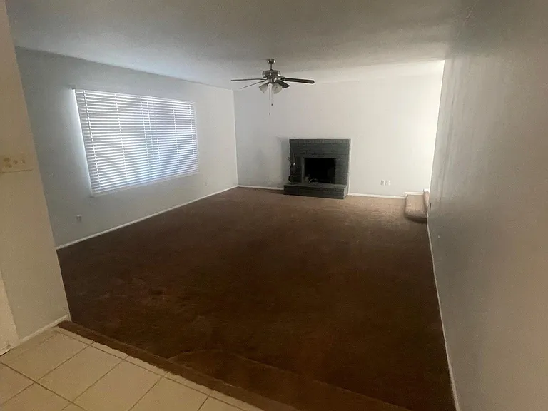 Living Room with fireplace