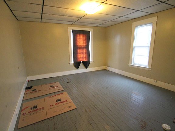 3rd image of 735 1st St NW