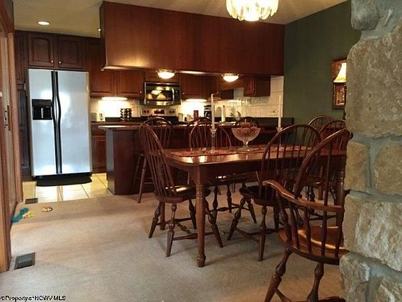 4th image of 904 Lakeview Est