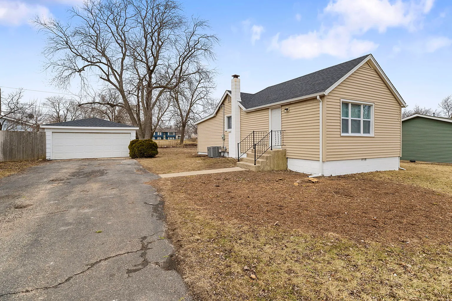 1816 Hebron Ave photo 1