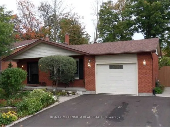 5 Pepler Pl, Barrie, ON L4N 5E3