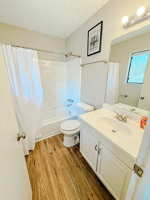 4 bed, 3.0 bath, 2300 sqft, $667 — Photo 4
