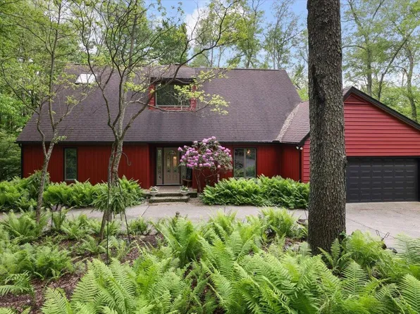 261 Fern Hill Dr, Granville, OH 43023