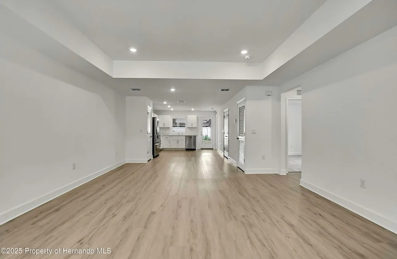 3 bed, 1304 sqft, $1,950 — Photo 2
