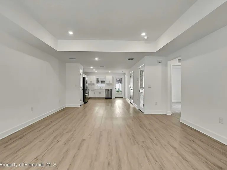 3390 Dristol Ave — Photo 2