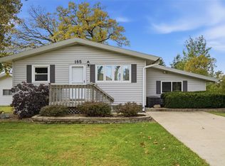 165 Timber Ln, Robins, IA 52328