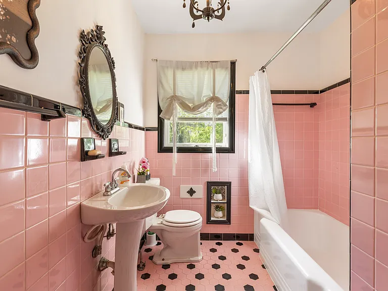412 Roberts St — Photo 13