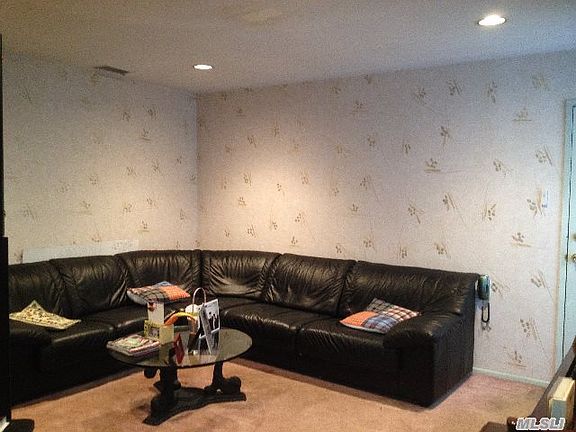 2nd image of 26 Hampshire Ct
