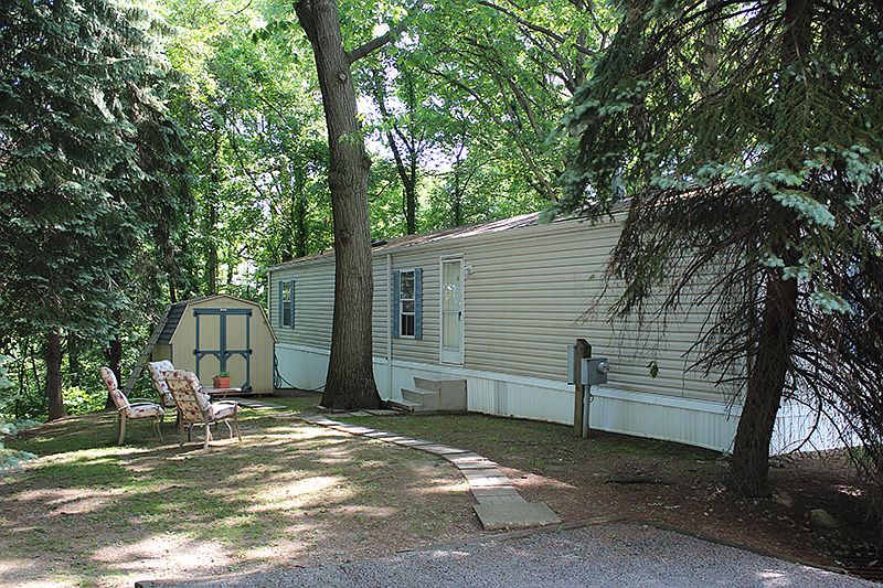 1st image of 216 Willow Cir