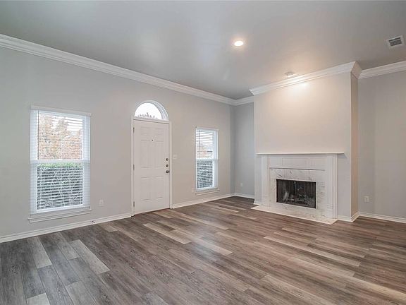 5th image of 5021 Birchman Ave #5009