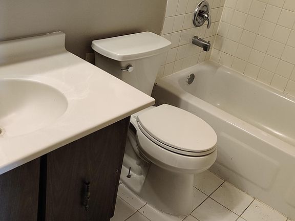 5th image of 935 Westmoreland Dr #20
