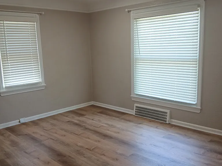 1214 Elmwood Rd — Photo 11
