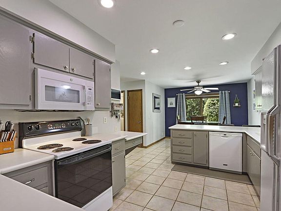 5th image of 3625 S Brentwood ROAD