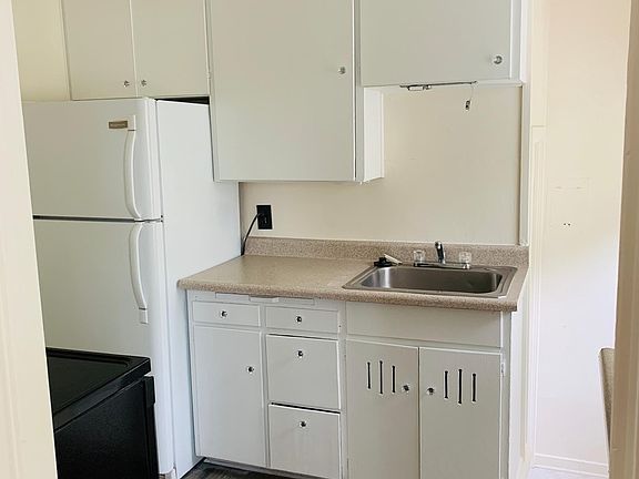 3rd image of 1417 Mahan Ave