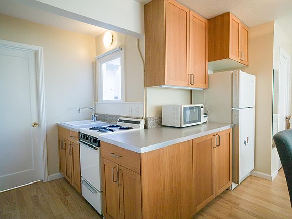 3rd image of 1045 Alma St #A