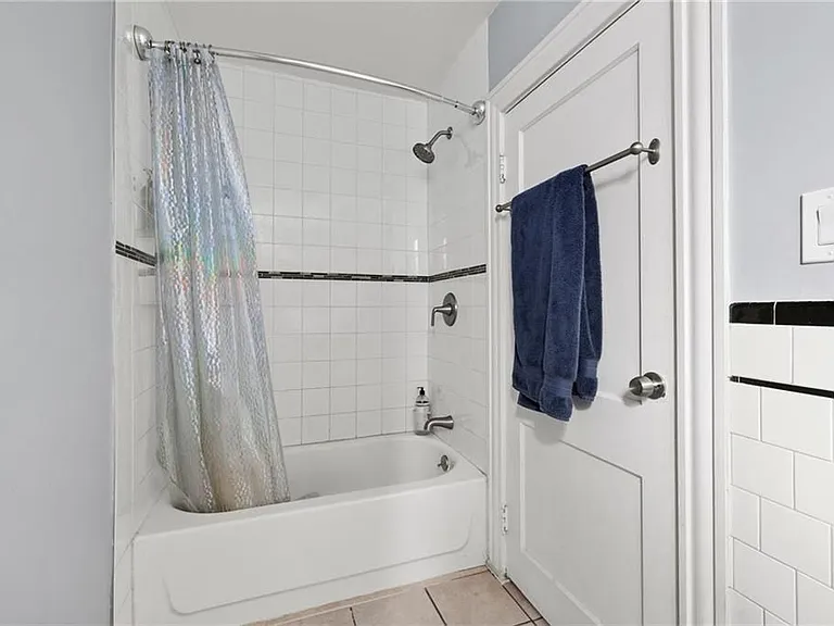 182 Bowen St #11 — Photo 8