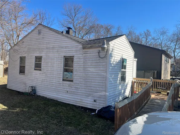 2154 27th St, Port Huron, MI 48060