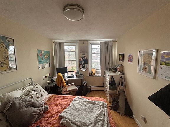 2nd image of 160 Prince St