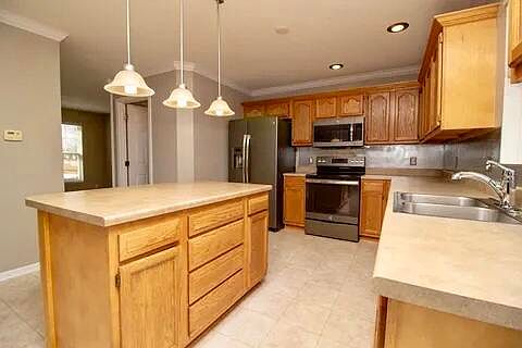 3rd image of 4012 Hyde Ave