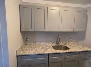 393 Weeden St FLOOR 3, Pawtucket, RI 02860