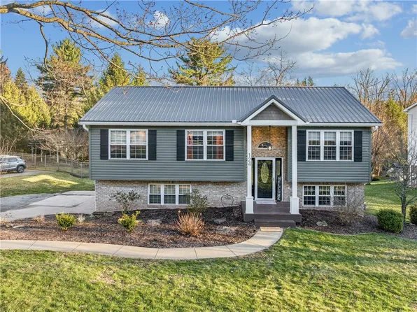124 Pinebrook Dr, Beaver Falls, PA 15010