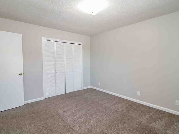 5th image of 820 Golfview Pl