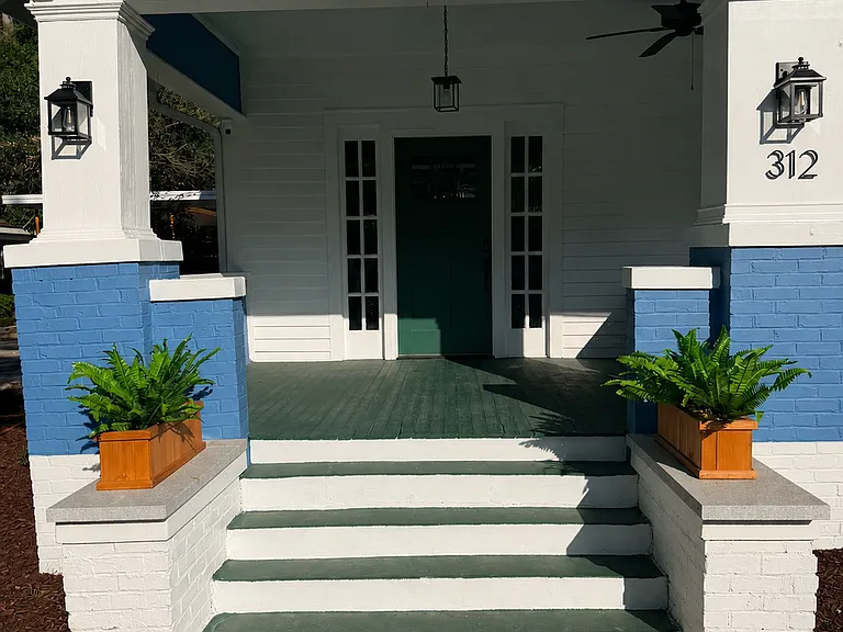 312 N Sumner St — Photo 3