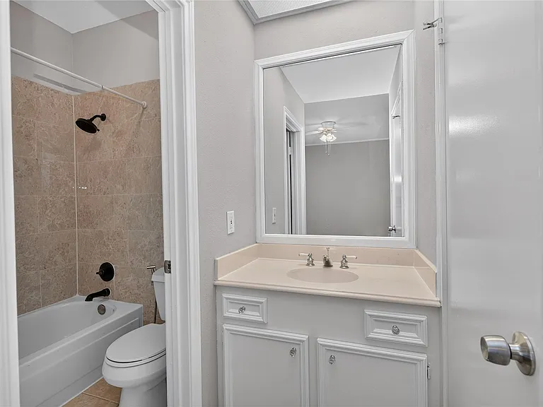 11711 Memorial Dr #11 — Photo 21