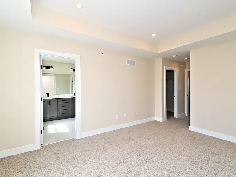 101 Hatfield Vlg — Photo 22