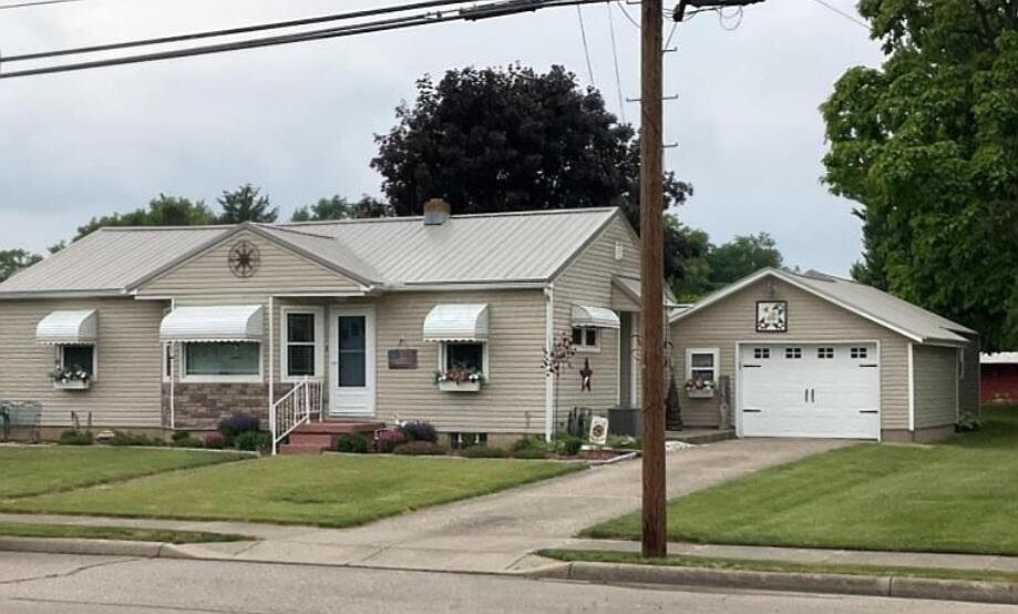 1st image of 110 E Main St
