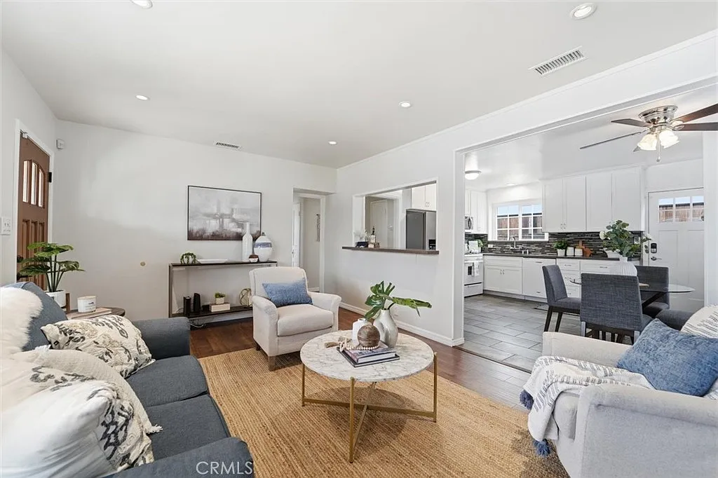 4 bed, 1458 sqft, $5,500 — Photo 3