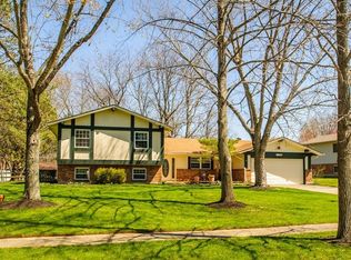 8800 Olde Farm Ln, Dayton, OH 45458