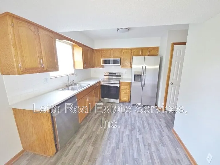 1834 Kingbird Ln — Photo 5