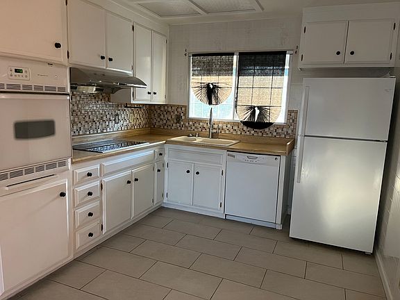 Kitchen: put brand new Bosch glass top stove, new exhaust fan, new floor, new garbage disposal in November, 2023