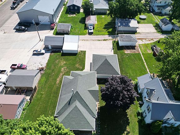 3rd image of 205 Monona St