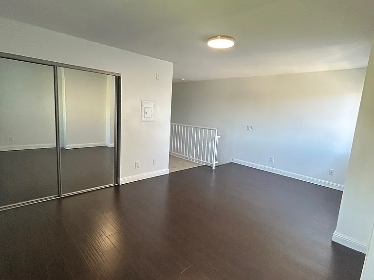 Glenoaks Apartments — Photo 7