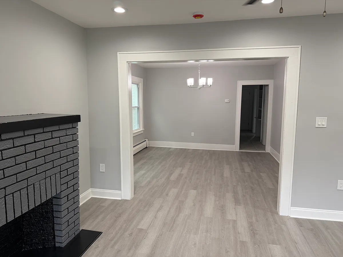 Building Photo - 33-35 Cedar Ave #2