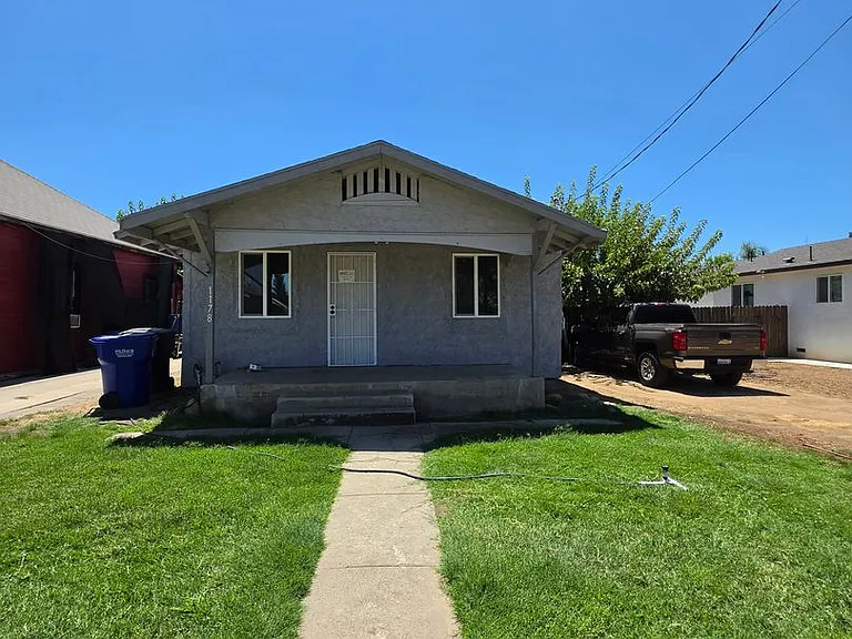 1178 E Park Way — Photo 1