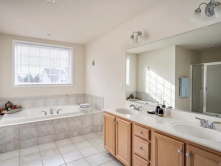 14836 Shorewood Ct — Photo 17